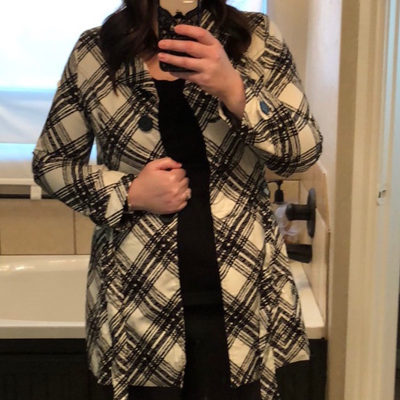 lun Jackets & Blazers - ⭐️5 for $25⭐️Black & white trench jacket